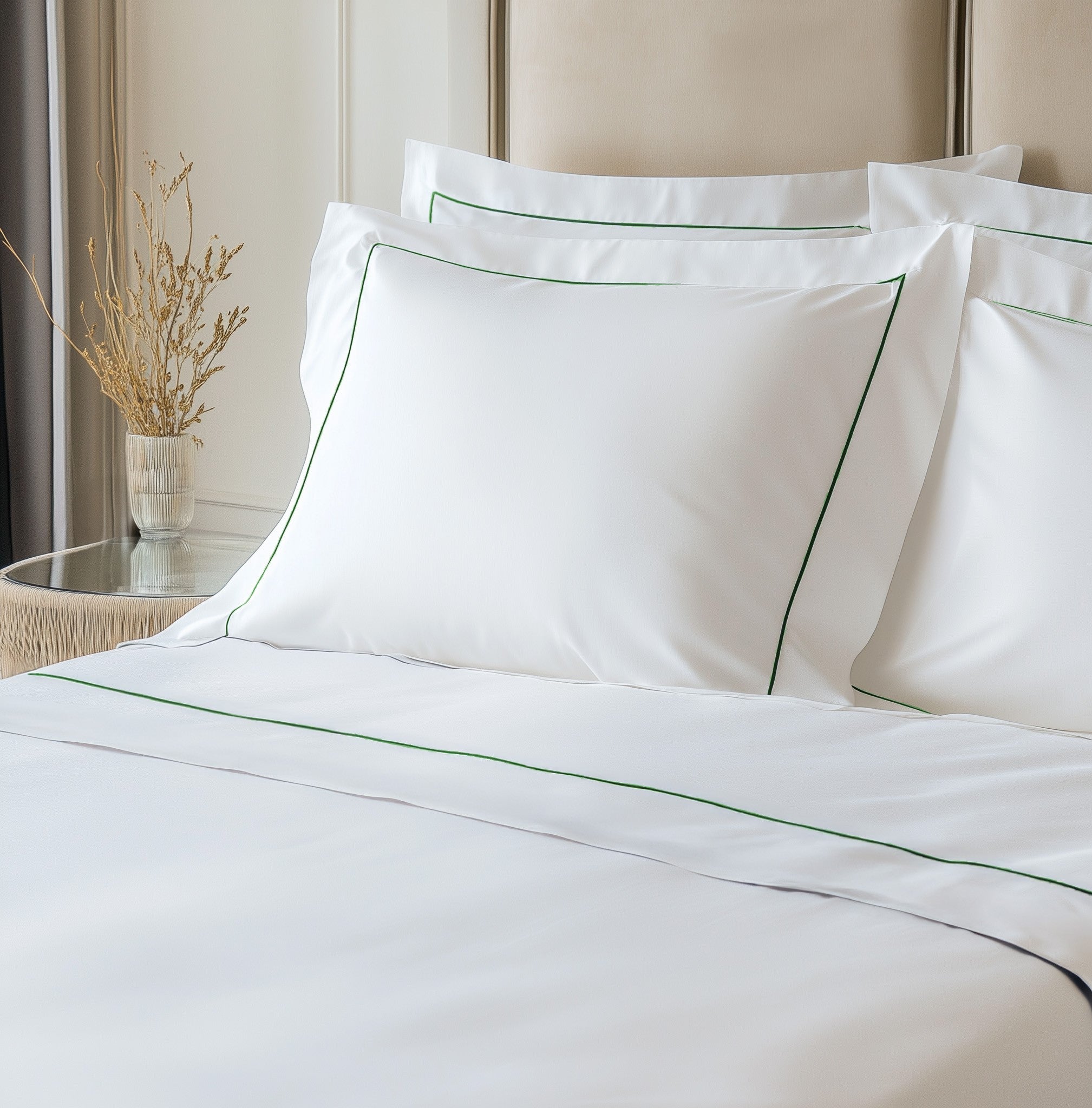 Biancheria per Hotel e B&B - Lenzuola in raso di cotone bianche con cordonetto colorato
