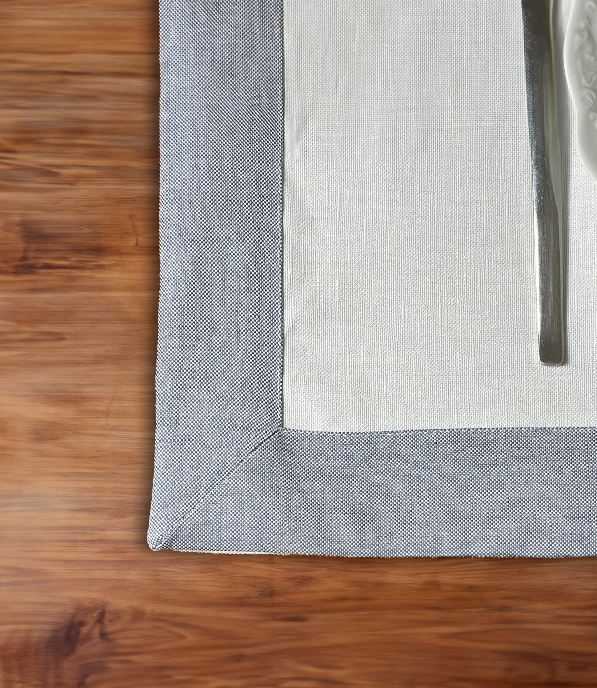 Placemats - White cotton and linen placemat with blue frame