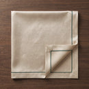 Tovagliolo 40×40 in raso sabbia con cordonetto verde